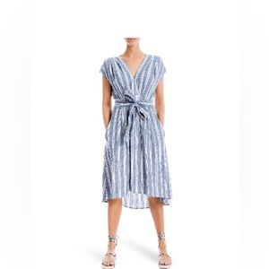 Max Studio v-neck waist tie dress